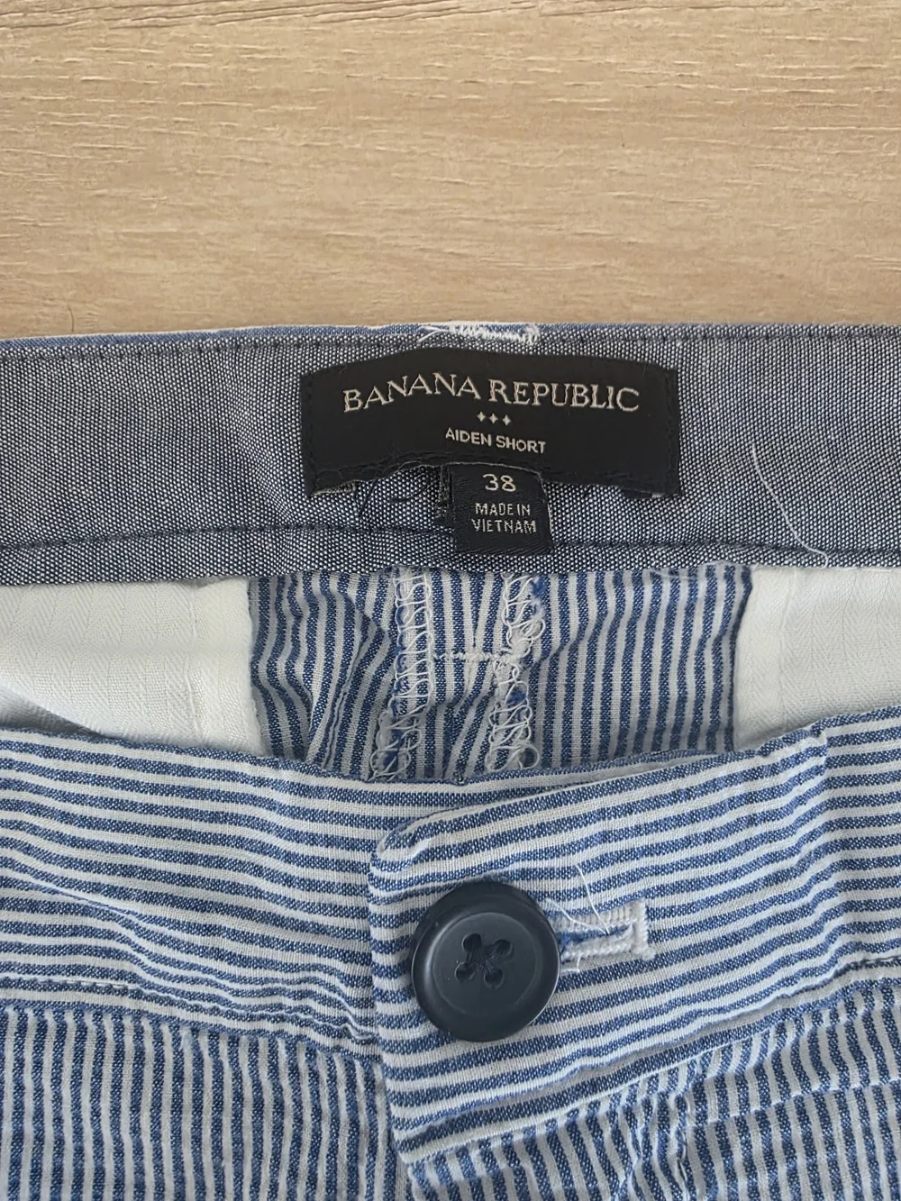 Banana Republic Men's Blue Pinstripe Cotton Shorts / Size 38 / 9